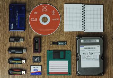 Different devices used for backup or data storage purposes (for example: compact diks, USB pens, hard disks and others).