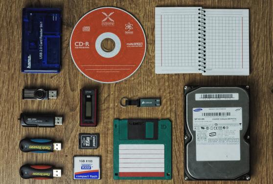 Different devices used for backup or data storage purposes (for example: compact diks, USB pens, hard disks and others).