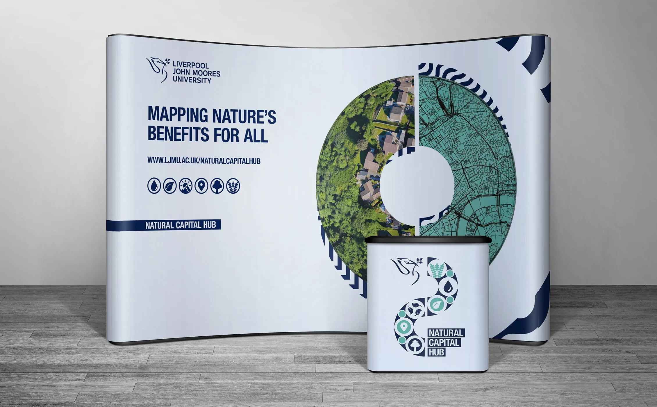 Curved bannerstand of NCH designs